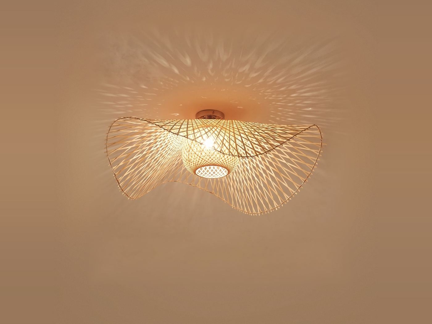 Lustre chambre adulte de style bohème en rotin